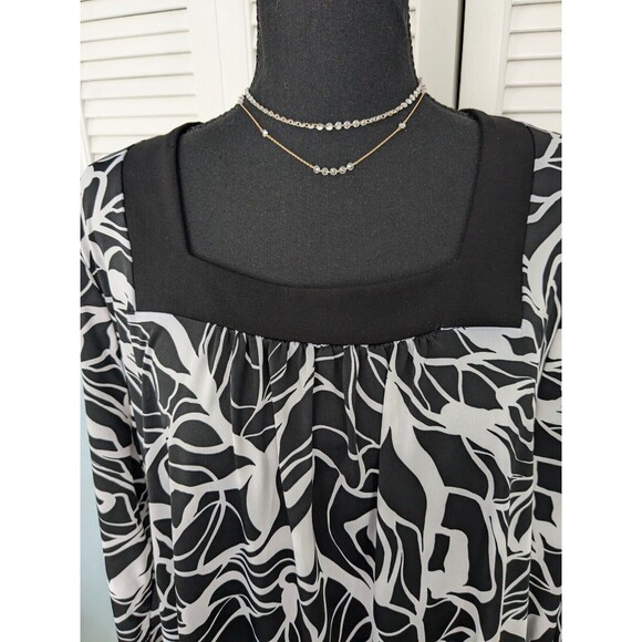Maggie Barnes Tunic 0X (14/16) Black White Geo Print Square Neck Blouse Stretch - Picture 2 of 10